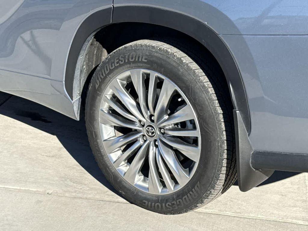 used 2024 Toyota Highlander Hybrid car, priced at $54,558
