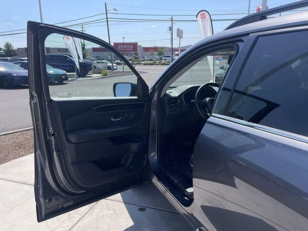 used 2025 Honda Pilot car, priced at $44,040