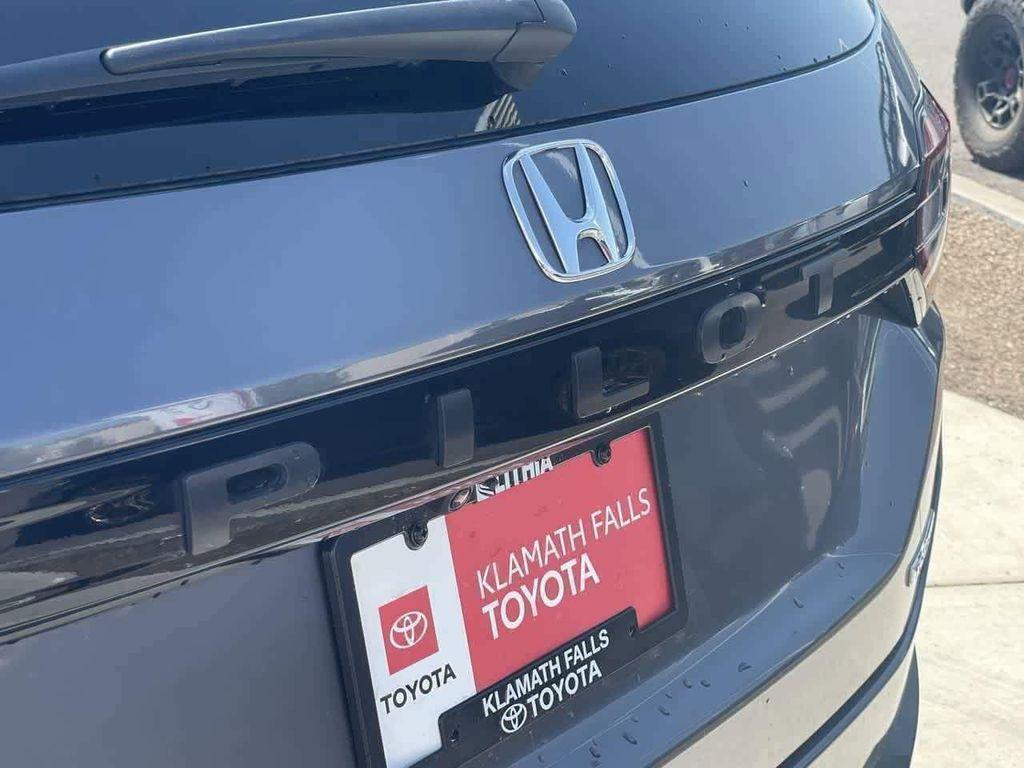 used 2025 Honda Pilot car, priced at $44,040