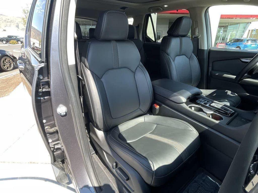 used 2025 Honda Pilot car, priced at $44,040