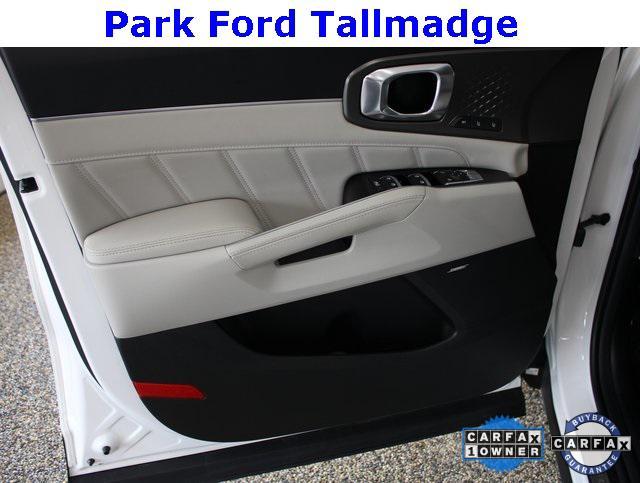 used 2025 Kia Sorento Hybrid car, priced at $37,988
