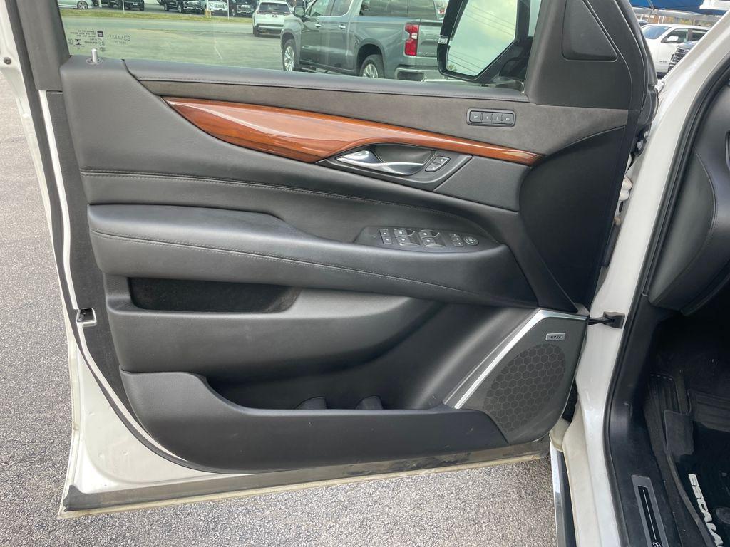used 2019 Cadillac Escalade ESV car, priced at $34,407