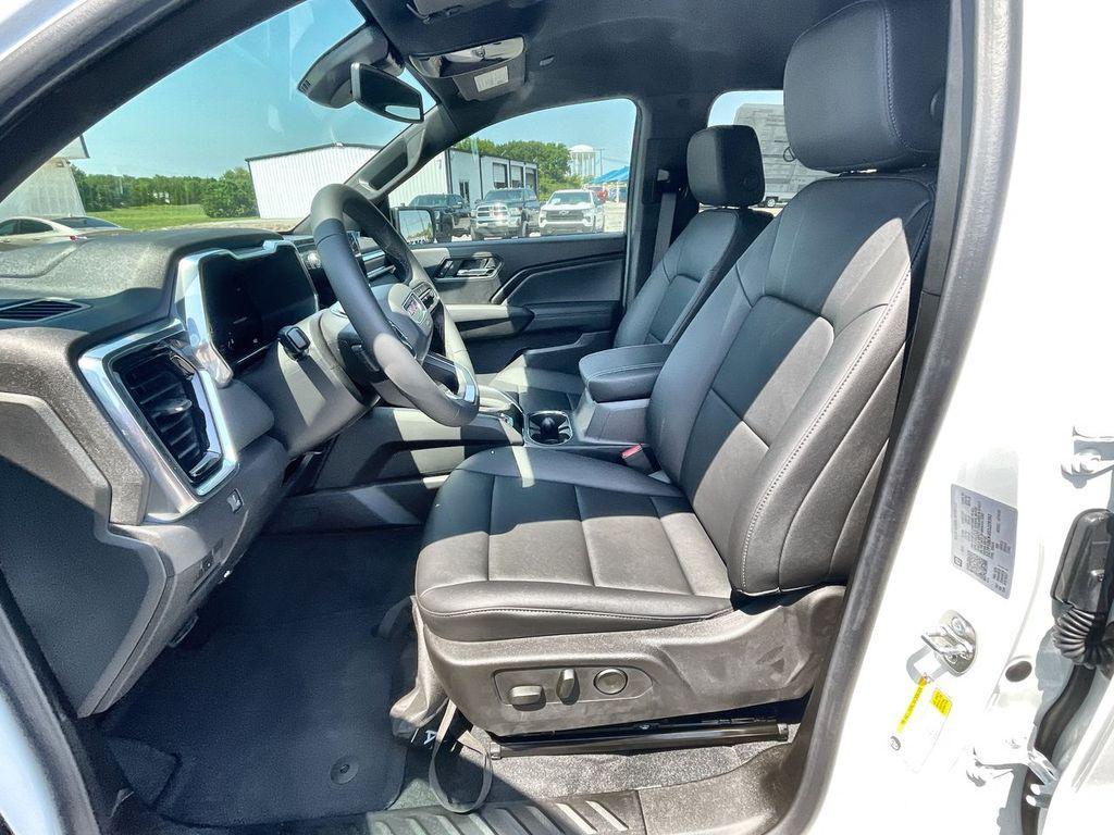 new 2025 GMC Canyon car, priced at $38,161