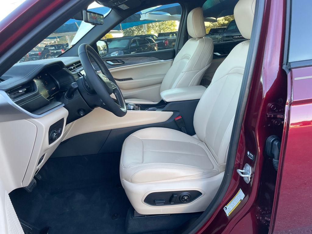 used 2025 Jeep Grand Cherokee car, priced at $35,797