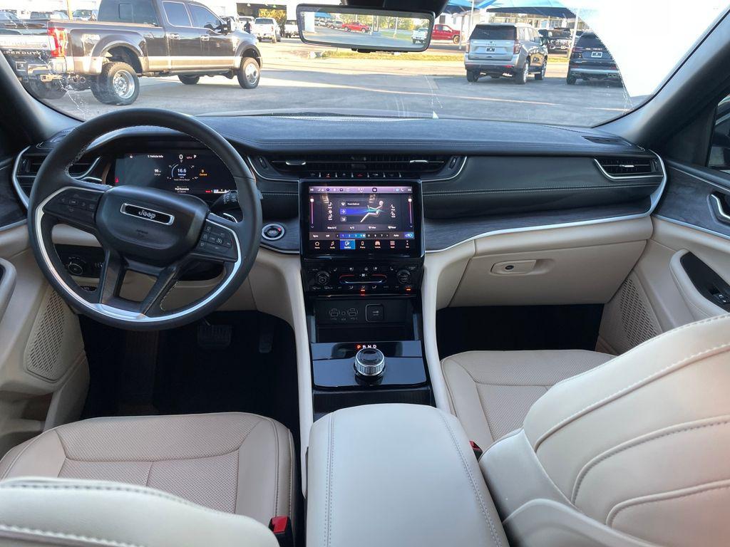 used 2025 Jeep Grand Cherokee car, priced at $35,797