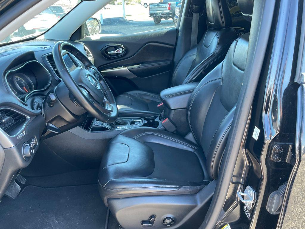 used 2021 Jeep Cherokee car, priced at $13,179