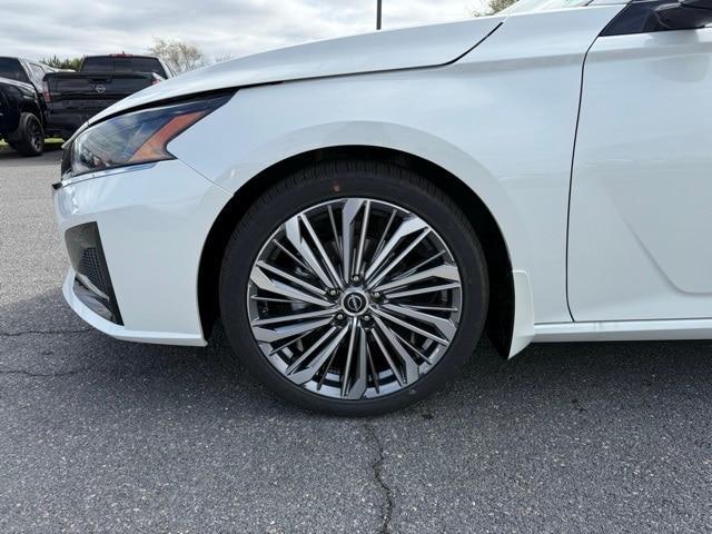 new 2025 Nissan Altima car, priced at $33,334