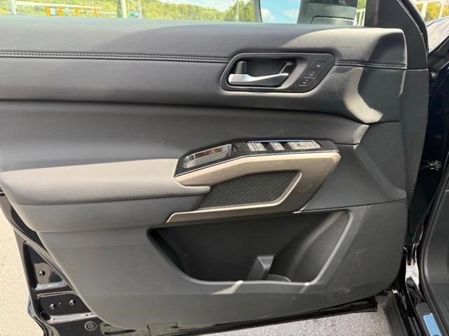 new 2025 Nissan Pathfinder car, priced at $45,622