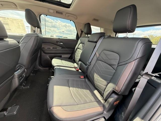 new 2025 Nissan Pathfinder car, priced at $45,622