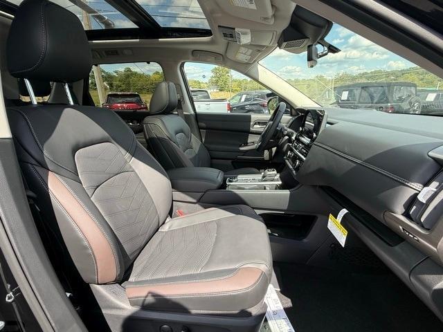 new 2025 Nissan Pathfinder car, priced at $45,622