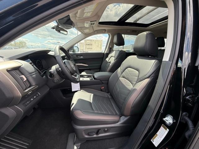 new 2025 Nissan Pathfinder car, priced at $45,622