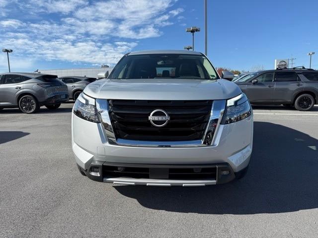 new 2025 Nissan Pathfinder car, priced at $42,090