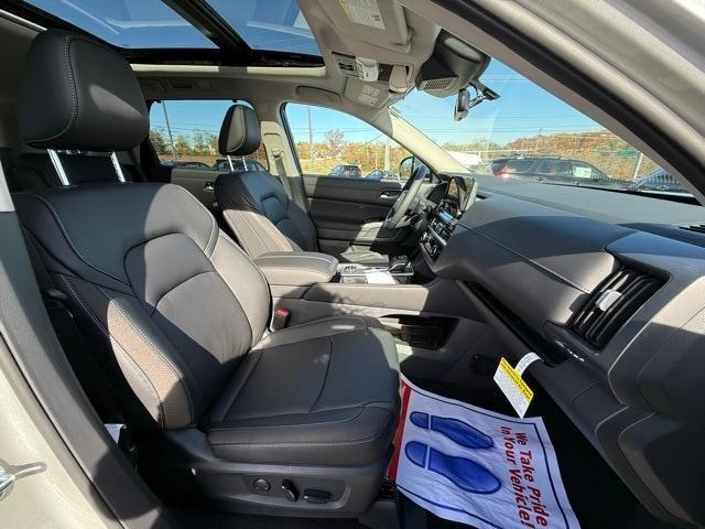 new 2025 Nissan Pathfinder car, priced at $42,090
