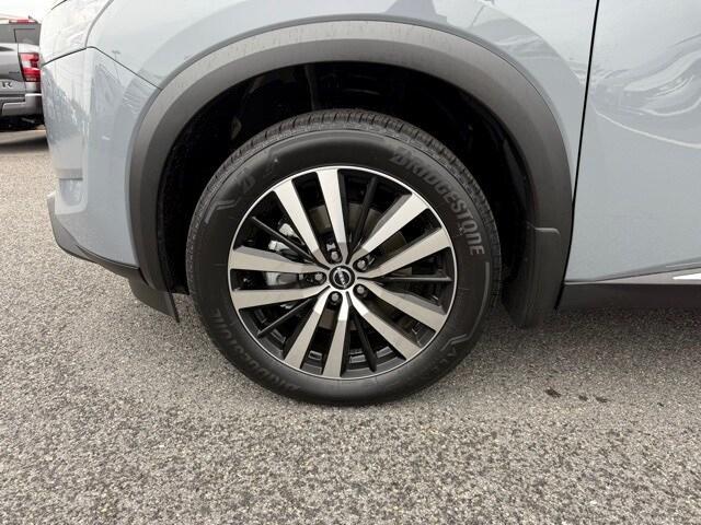 new 2025 Nissan Pathfinder car, priced at $46,332