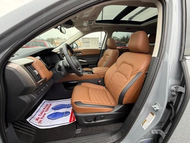 new 2025 Nissan Pathfinder car, priced at $46,332