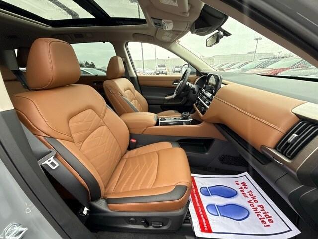 new 2025 Nissan Pathfinder car, priced at $46,332