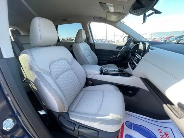 new 2025 Nissan Pathfinder car, priced at $38,290