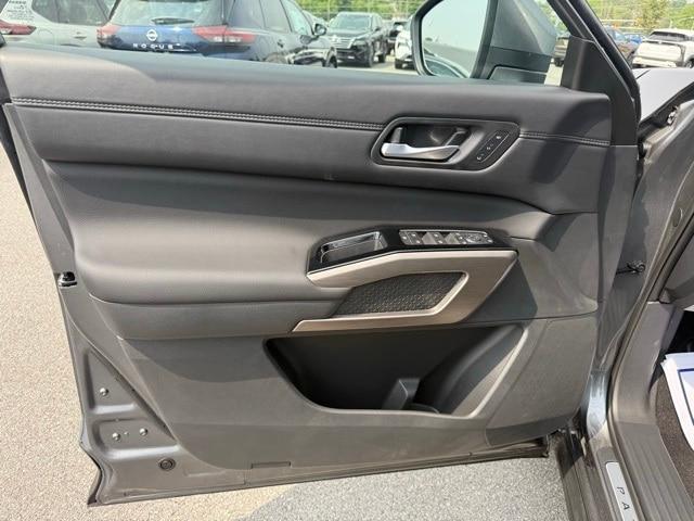 new 2025 Nissan Pathfinder car, priced at $46,667
