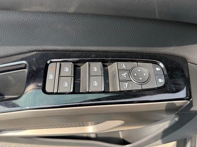 new 2025 Nissan Pathfinder car, priced at $46,667