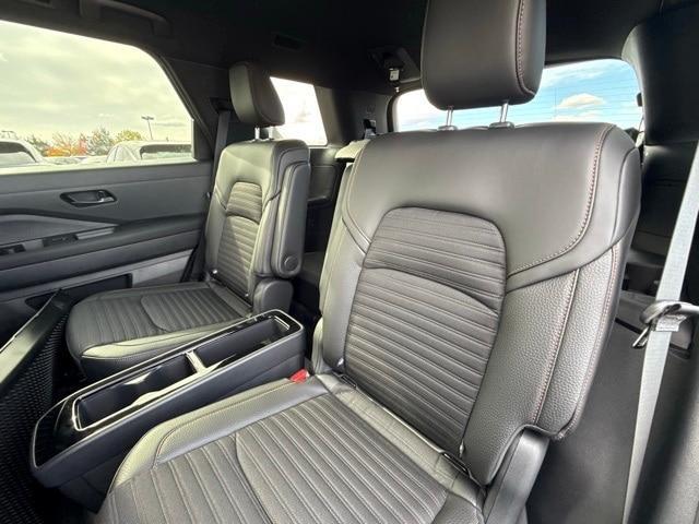 new 2025 Nissan Pathfinder car, priced at $39,267