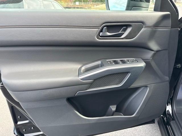 new 2025 Nissan Pathfinder car, priced at $39,267