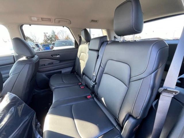 new 2025 Nissan Pathfinder car, priced at $45,287