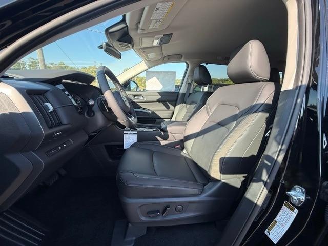 new 2025 Nissan Pathfinder car, priced at $43,185