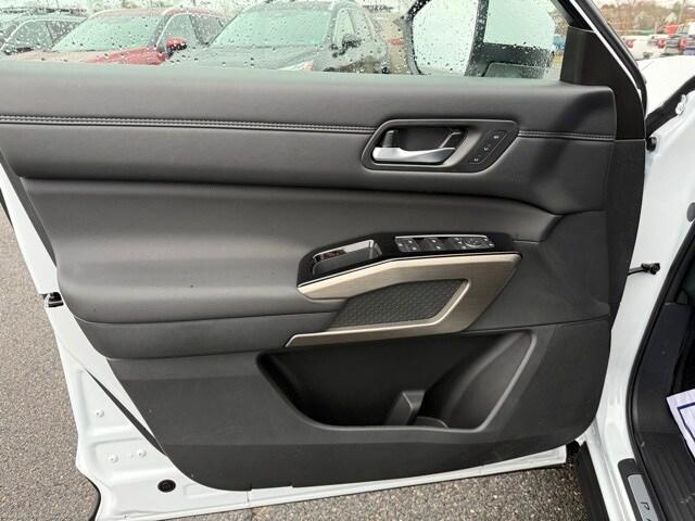 new 2025 Nissan Pathfinder car, priced at $46,022