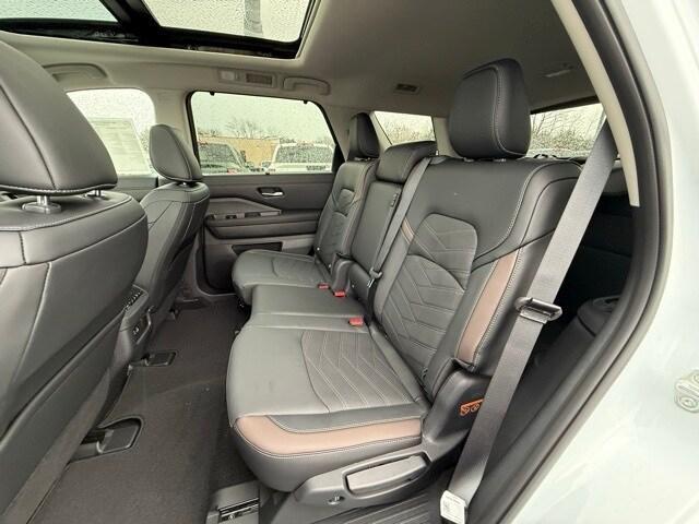 new 2025 Nissan Pathfinder car, priced at $46,022