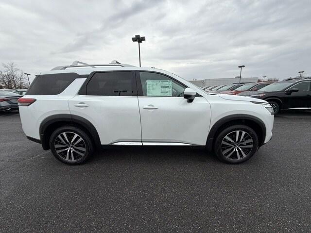 new 2025 Nissan Pathfinder car, priced at $46,022
