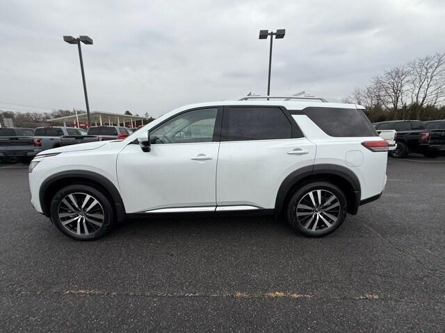 new 2025 Nissan Pathfinder car, priced at $46,022