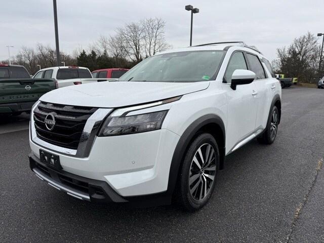 new 2025 Nissan Pathfinder car, priced at $46,022