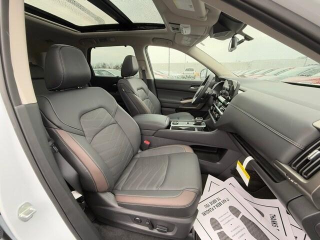 new 2025 Nissan Pathfinder car, priced at $46,022