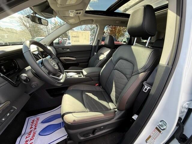 new 2025 Nissan Pathfinder car, priced at $46,332