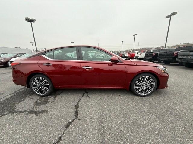 new 2025 Nissan Altima car, priced at $33,384