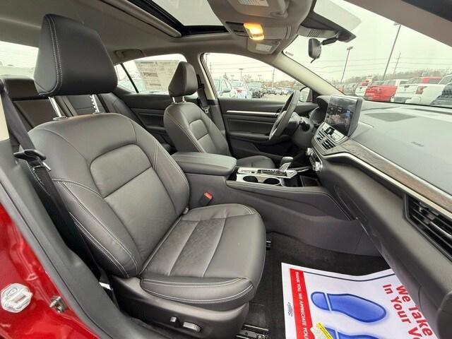 new 2025 Nissan Altima car, priced at $33,384