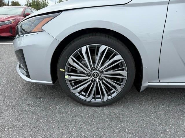 new 2025 Nissan Altima car, priced at $33,020