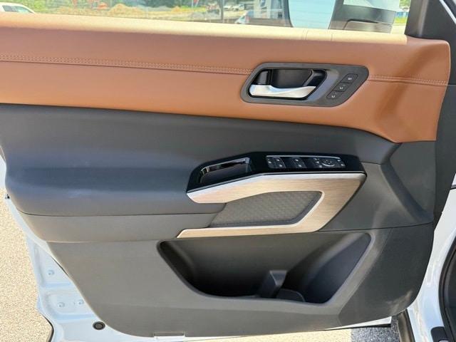 new 2025 Nissan Pathfinder car, priced at $50,912