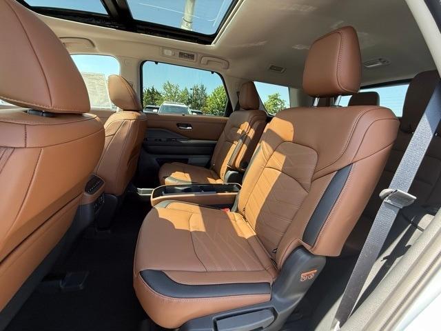new 2025 Nissan Pathfinder car, priced at $50,912
