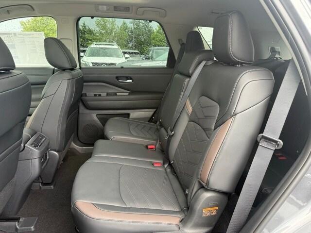 new 2025 Nissan Pathfinder car, priced at $46,102