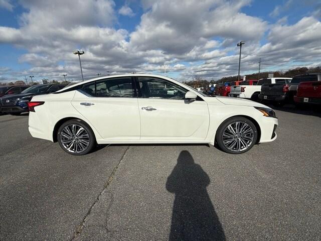 new 2025 Nissan Altima car, priced at $33,384