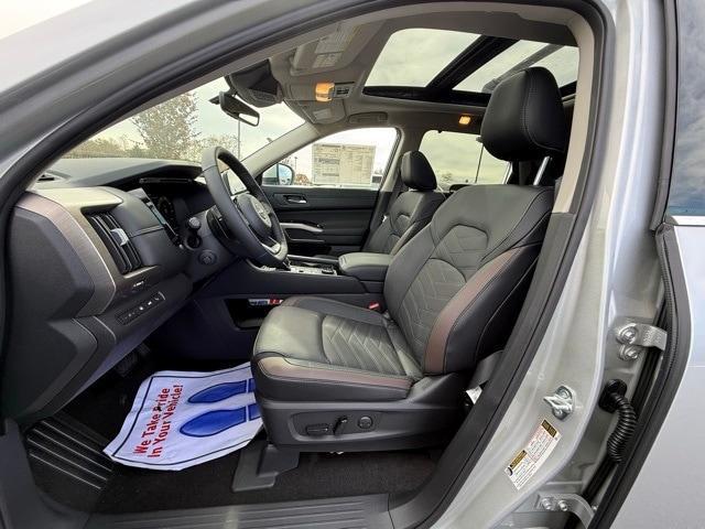 new 2025 Nissan Pathfinder car, priced at $46,483