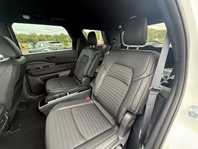 new 2025 Nissan Pathfinder car, priced at $39,073