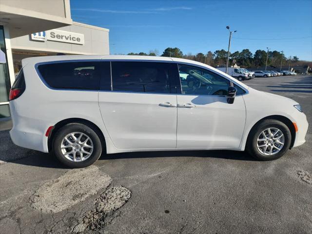 new 2025 Chrysler Pacifica car, priced at $44,425