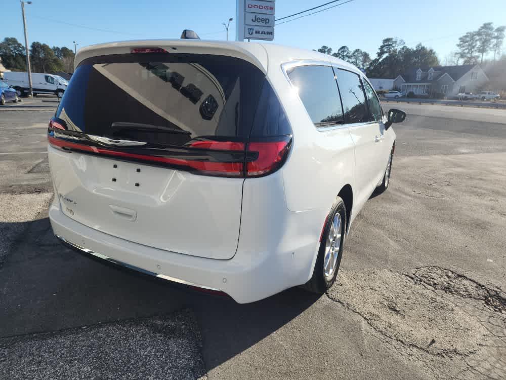 new 2025 Chrysler Pacifica car, priced at $42,405
