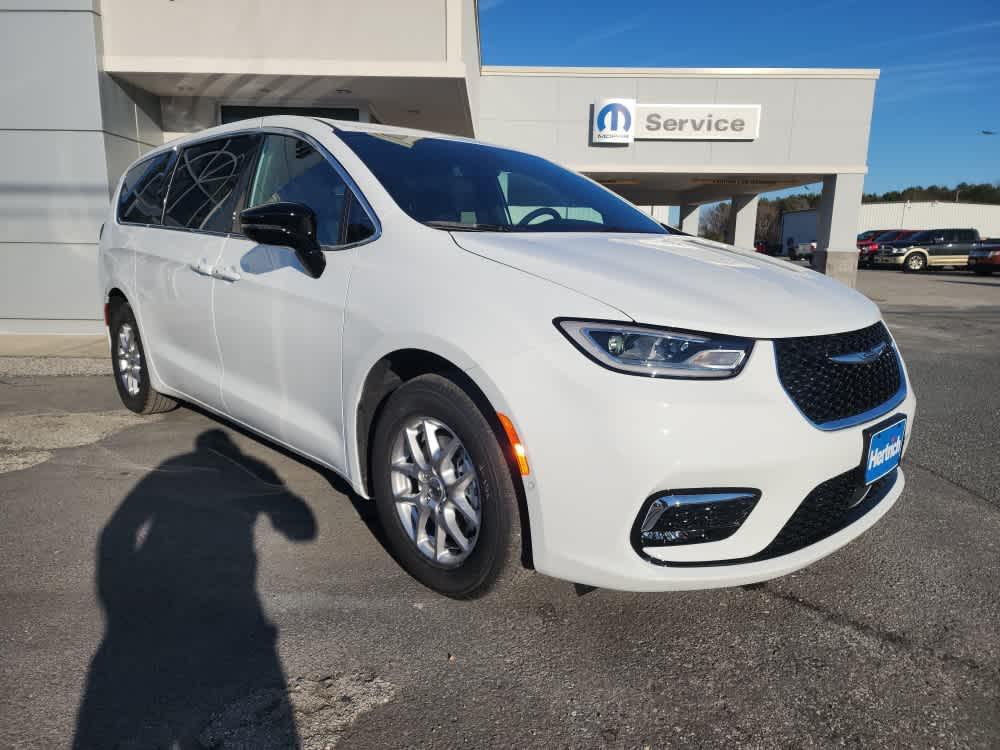 new 2025 Chrysler Pacifica car, priced at $42,405