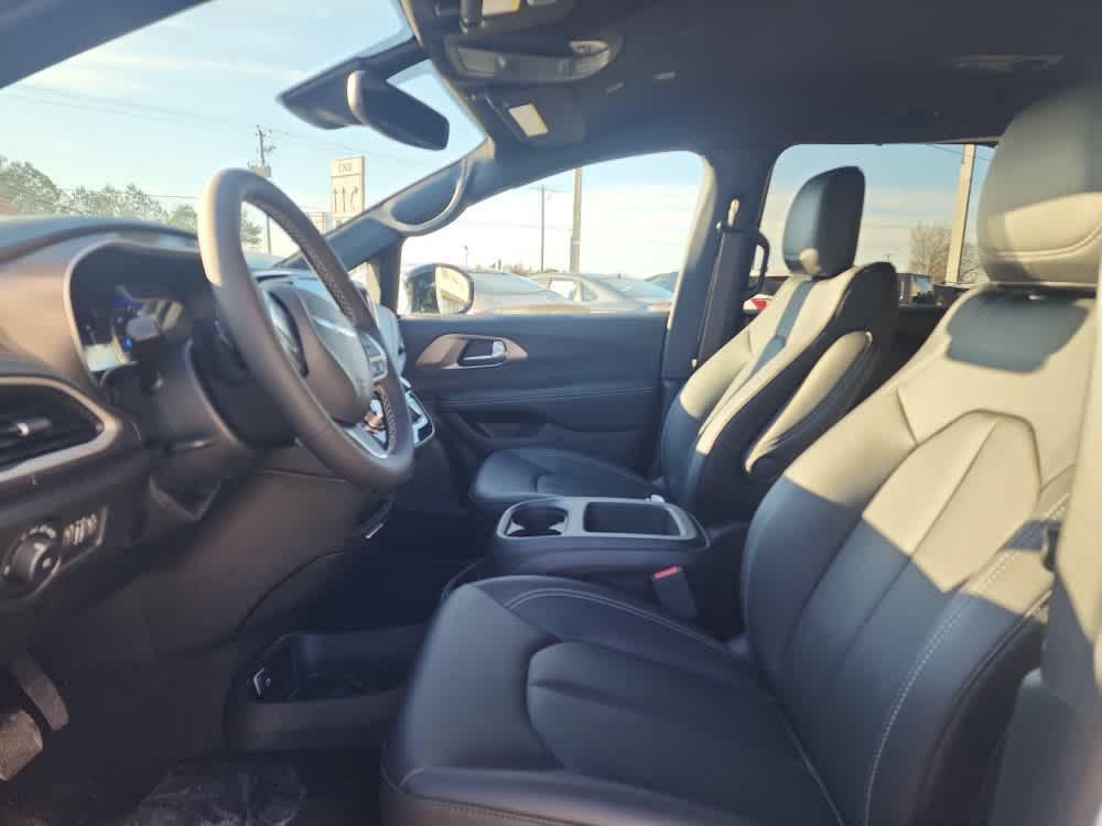 new 2025 Chrysler Pacifica car, priced at $42,405