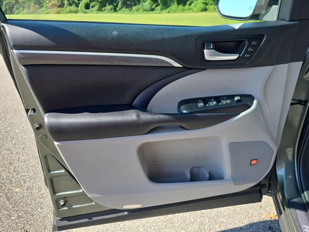 used 2018 Toyota Highlander car, priced at $15,500