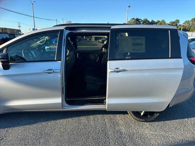 new 2024 Chrysler Pacifica car, priced at $44,845