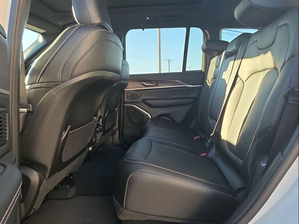 new 2025 Jeep Grand Cherokee car, priced at $56,164